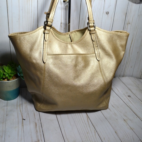 COACH F26103 Peyton Saffiano Leather Large Tote - Picture 2 of 9